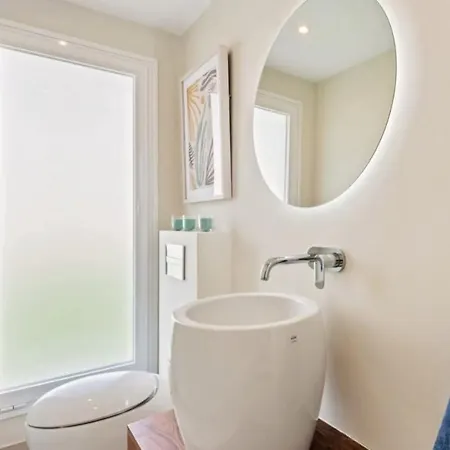 De Lujo Completamente Renovada Piscina Y Vistas Al Mar