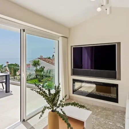 Villa De Lujo Completamente Renovada Piscina Y Vistas Al Mar
