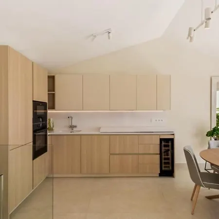 De Lujo Completamente Renovada Piscina Y Vistas Al Mar Villa