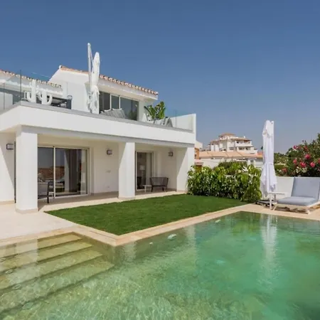 Villa De Lujo Completamente Renovada Piscina Y Vistas Al Mar