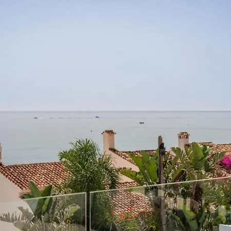 De Lujo Completamente Renovada Piscina Y Vistas Al Mar Villa Estepona