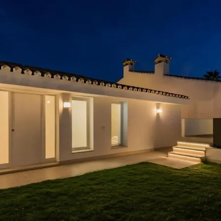 Villa De Lujo Completamente Renovada Piscina Y Vistas Al Mar