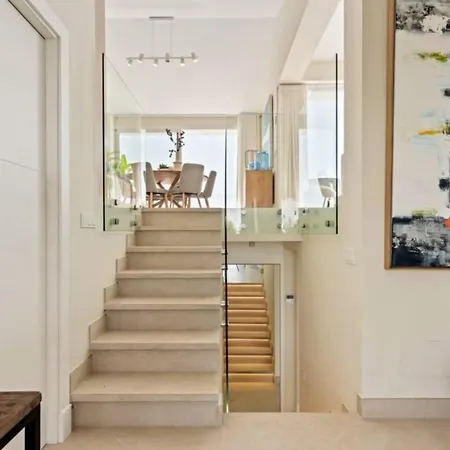 De Lujo Completamente Renovada Piscina Y Vistas Al Mar Villa Estepona