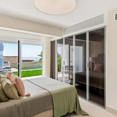 De Lujo Completamente Renovada Piscina Y Vistas Al Mar Estepona