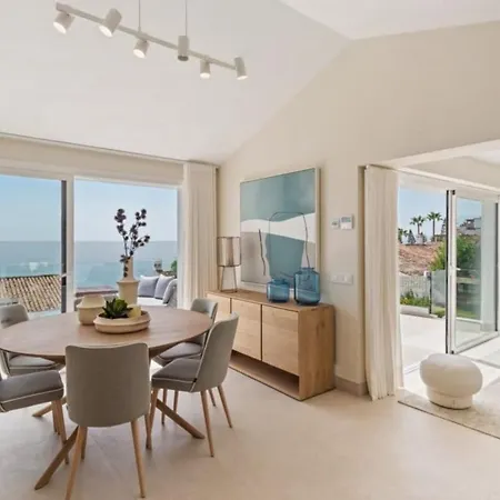 De Lujo Completamente Renovada Piscina Y Vistas Al Mar Estepona
