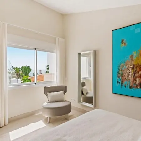 Villa De Lujo Completamente Renovada Piscina Y Vistas Al Mar